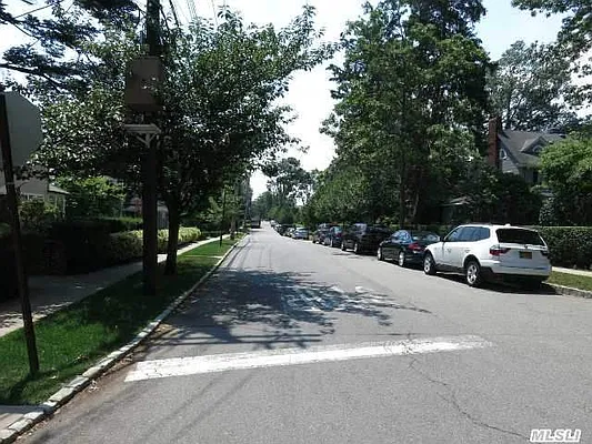 Sold by Douglas Elliman | media 29