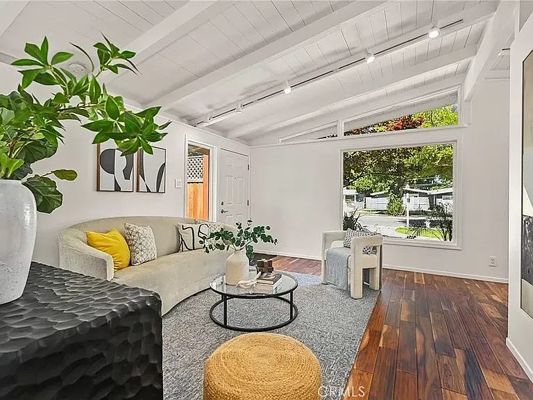 1229 Manzano Way — Photo 4