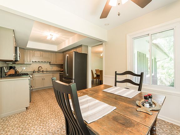 5th image of 609 Joanne Ln