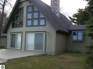 573 Pine Ln, East Tawas, MI 48730