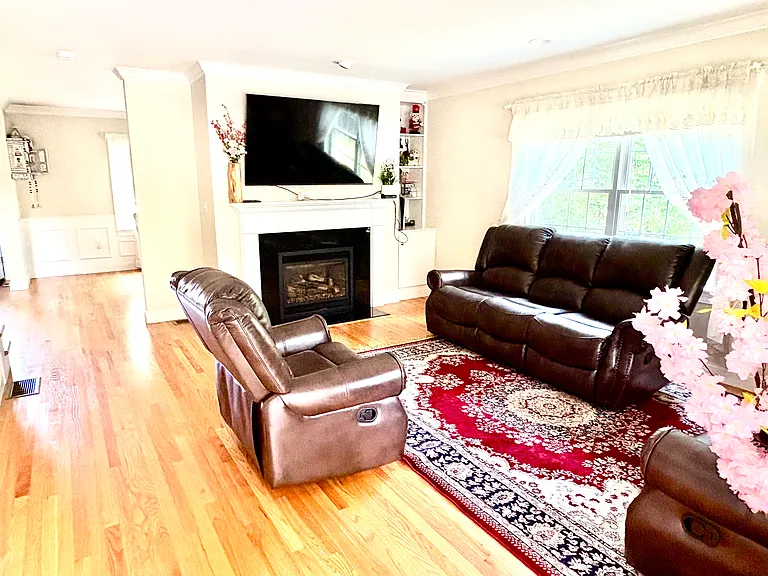 30 Wellesley Ave — Photo 20