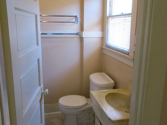 4th image of 230 Loma Ave APT C
