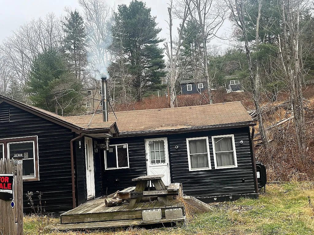 516 Upper Cherrytown Rd photo 1