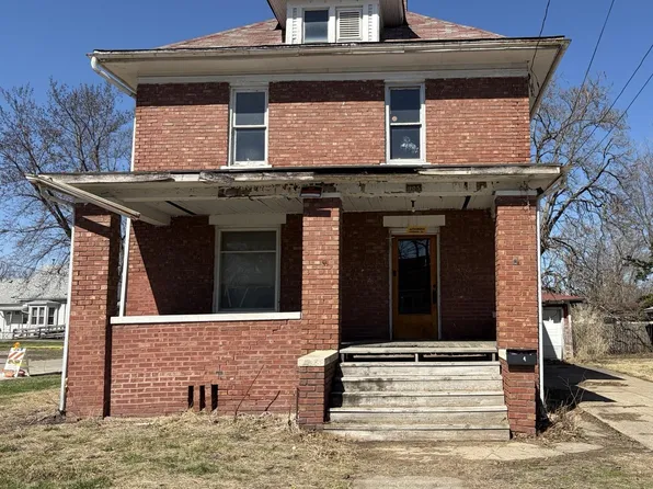 905 E South St, Galesburg, IL 61401