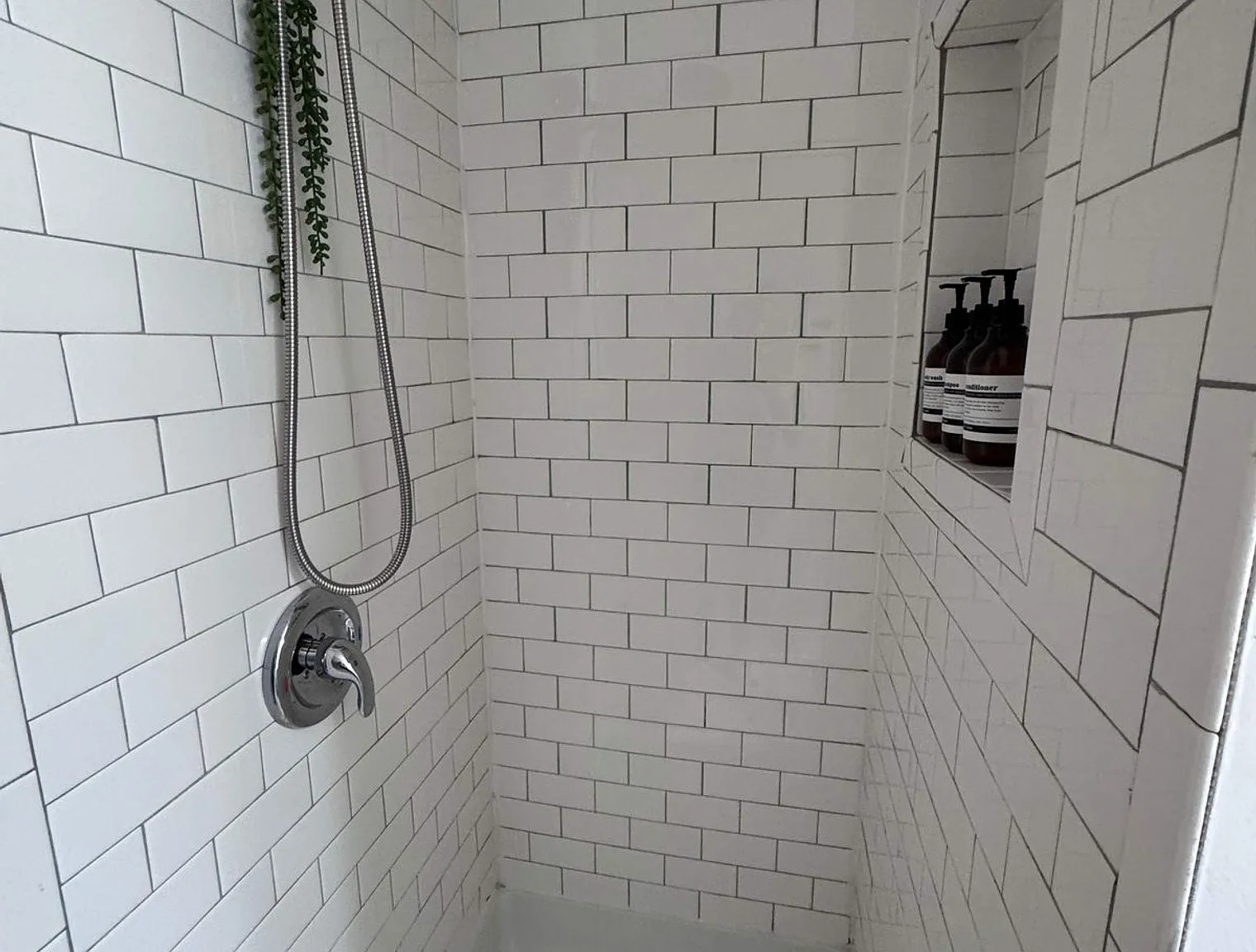 1 bed, 1.0 bath, $2,386 — Photo 4