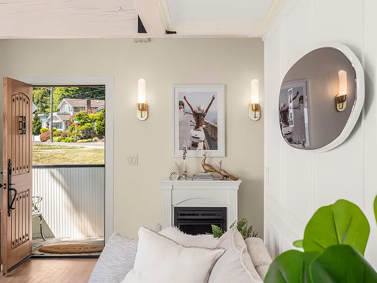4701 Beach Dr SW — Photo 21