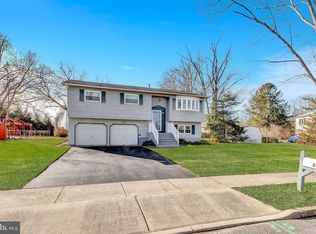 28 Allen Dr, Allentown, NJ 08501