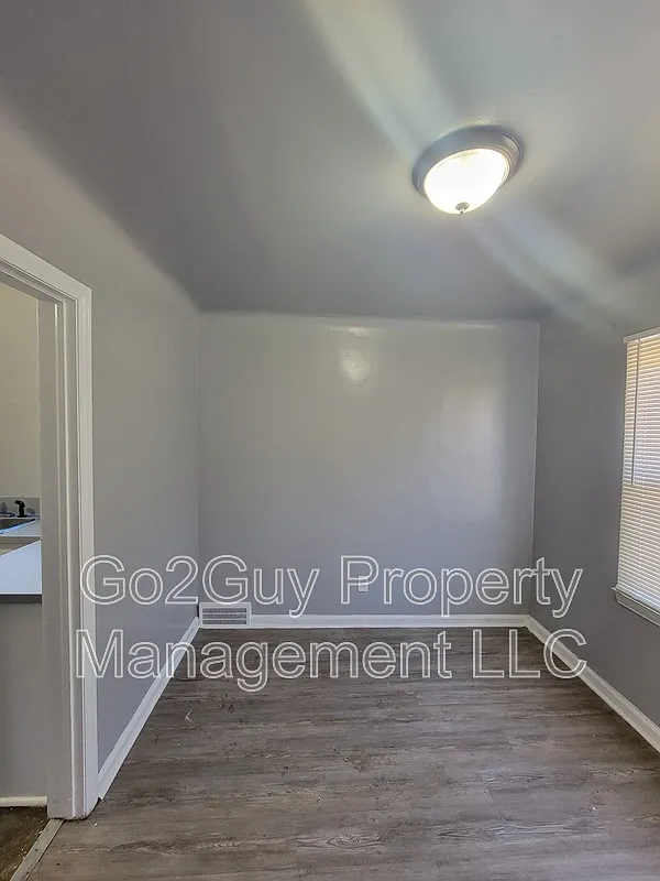 3 bed, 1.0 bath, 1000 sqft, $1,500 — Photo 3