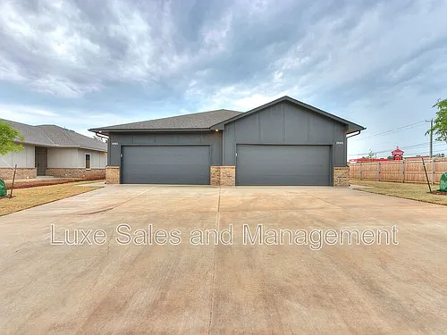 8024 NW 110th Dr Photo 1