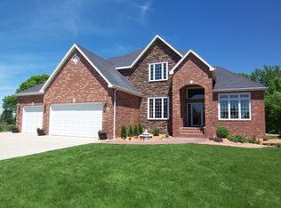 818 Regency Ct, Brookings, SD 57006