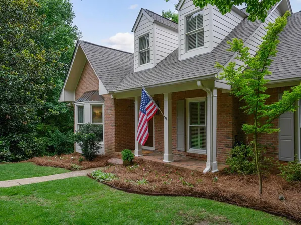 2704 Old Looney Mill Cir, Birmingham, AL 35243