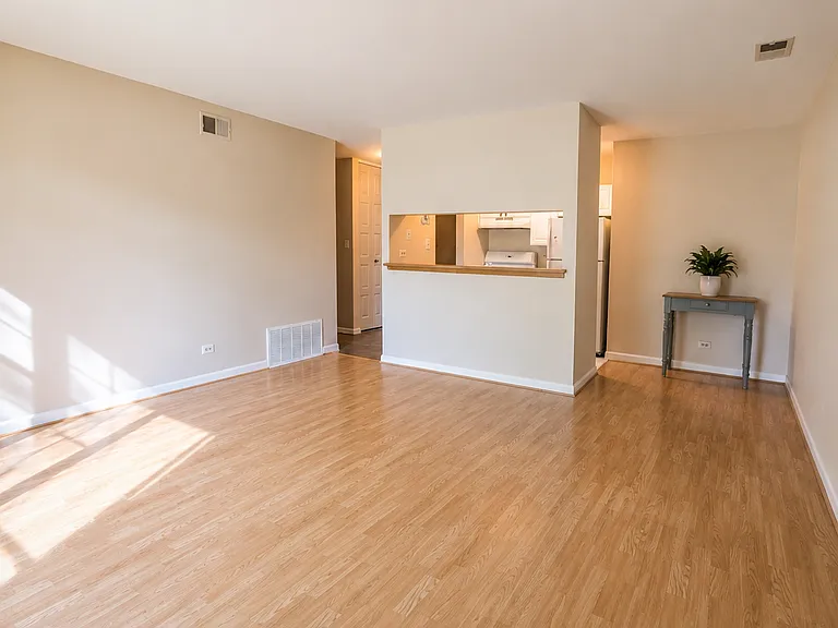1 Oak Creek Dr #1302 — Photo 2