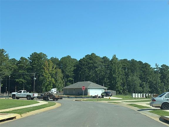 5th image of 31 Dogwood St