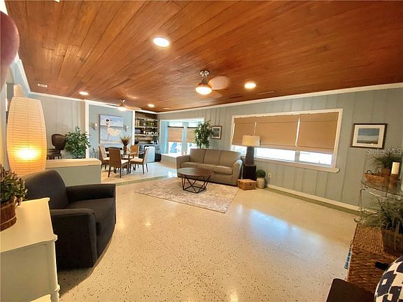 5th image of 829 38th Ave N