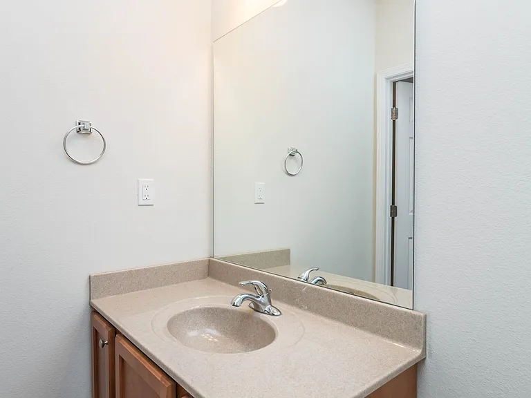 2525 Bellerive — Photo 8