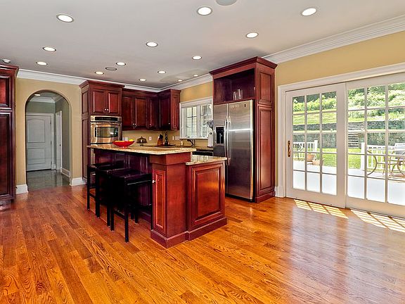 Indoor/outdoor eating