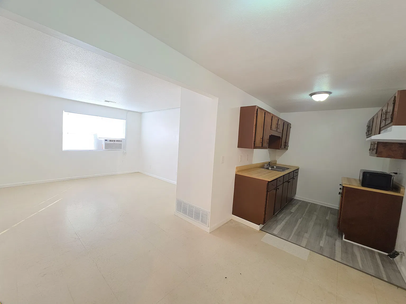 526 Bartlett St — Photo 2