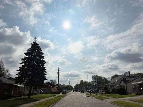 Exterior Neighborhood (street photo)