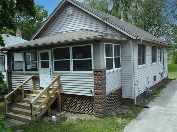 538 E Mulberry St, Watseka, IL 60970