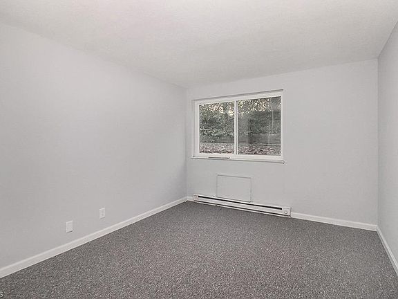 3rd image of 1935 Brookside Dr APT 204