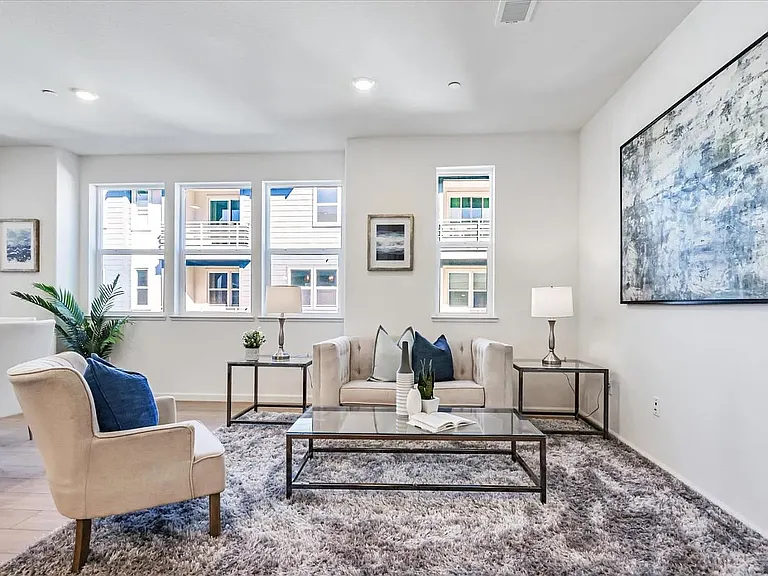 379 Lundy Pl — Photo 3