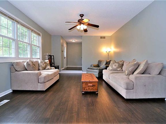 4th image of 7955 Marywood Dr