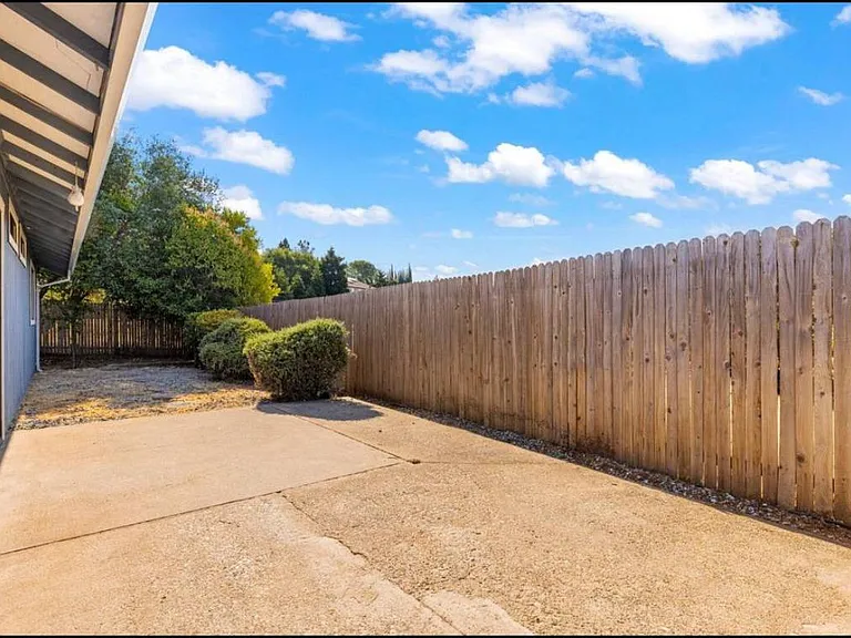 3427 Bristol Ct — Photo 2