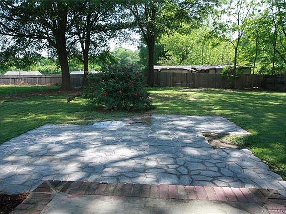 5th image of 2726 Puritan St