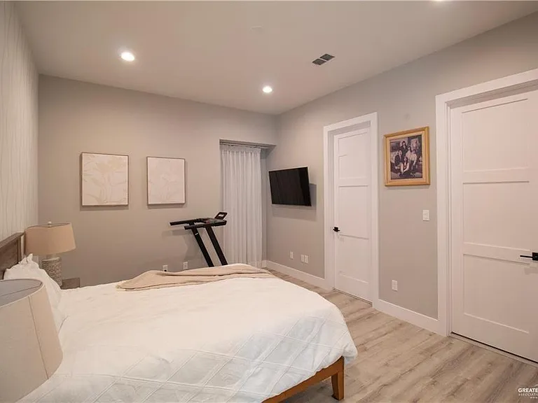 4815 Sheffield St — Photo 12
