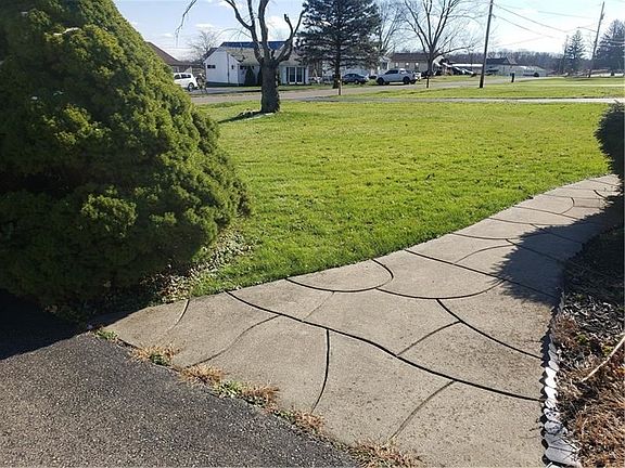 2nd image of 14 Lower Idlewild Dr