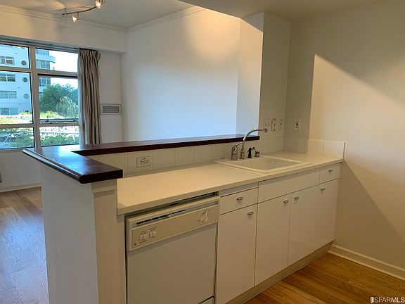 5th image of 403-403 Main St #104N