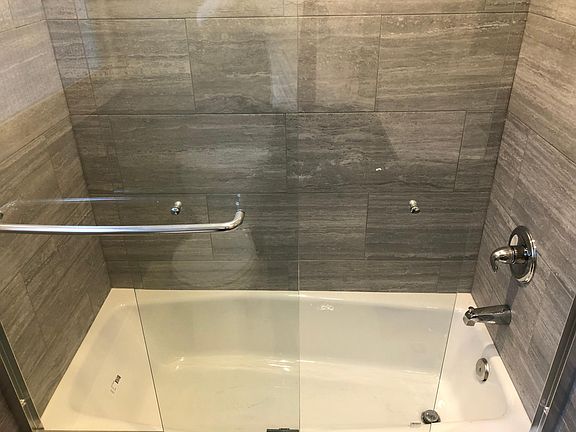 4th image of 1049 E Ocean Blvd #5