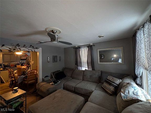 3rd image of 4227 Archwood Ave
