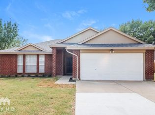4961 Briar Oaks Ln, Grand Prairie, TX 75052