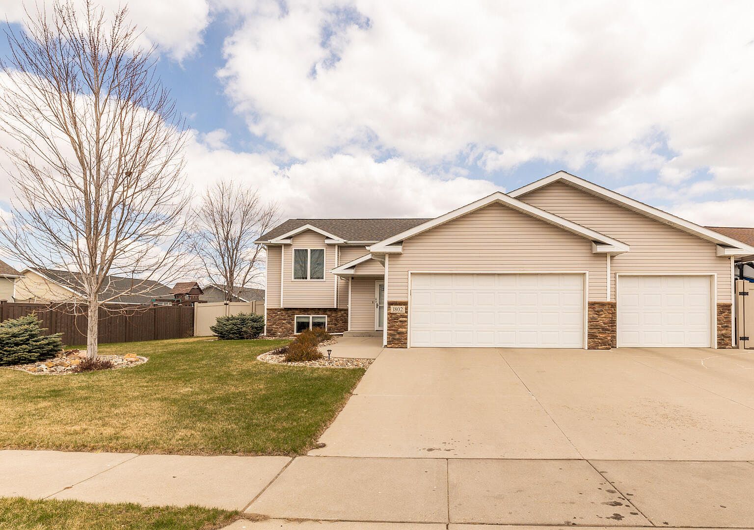1802 4th Ave SW, Mandan, ND 58554 | Zillow