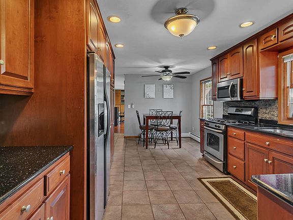 4th image of 111 Washburne Dr
