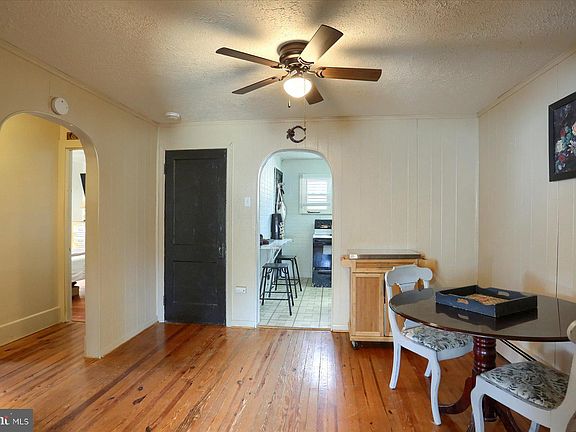 4th image of 327 Cameron St