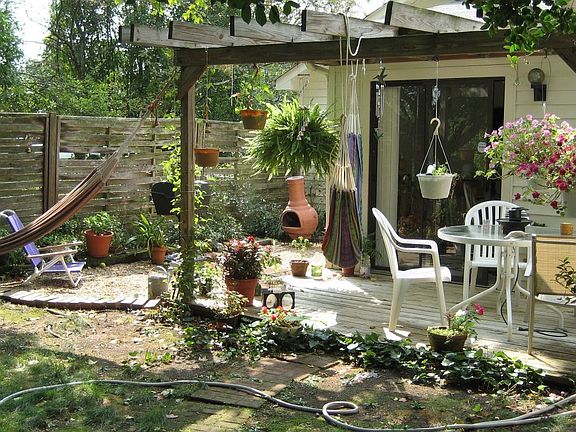 WONDERFULLY PRIVATE REAR YARD