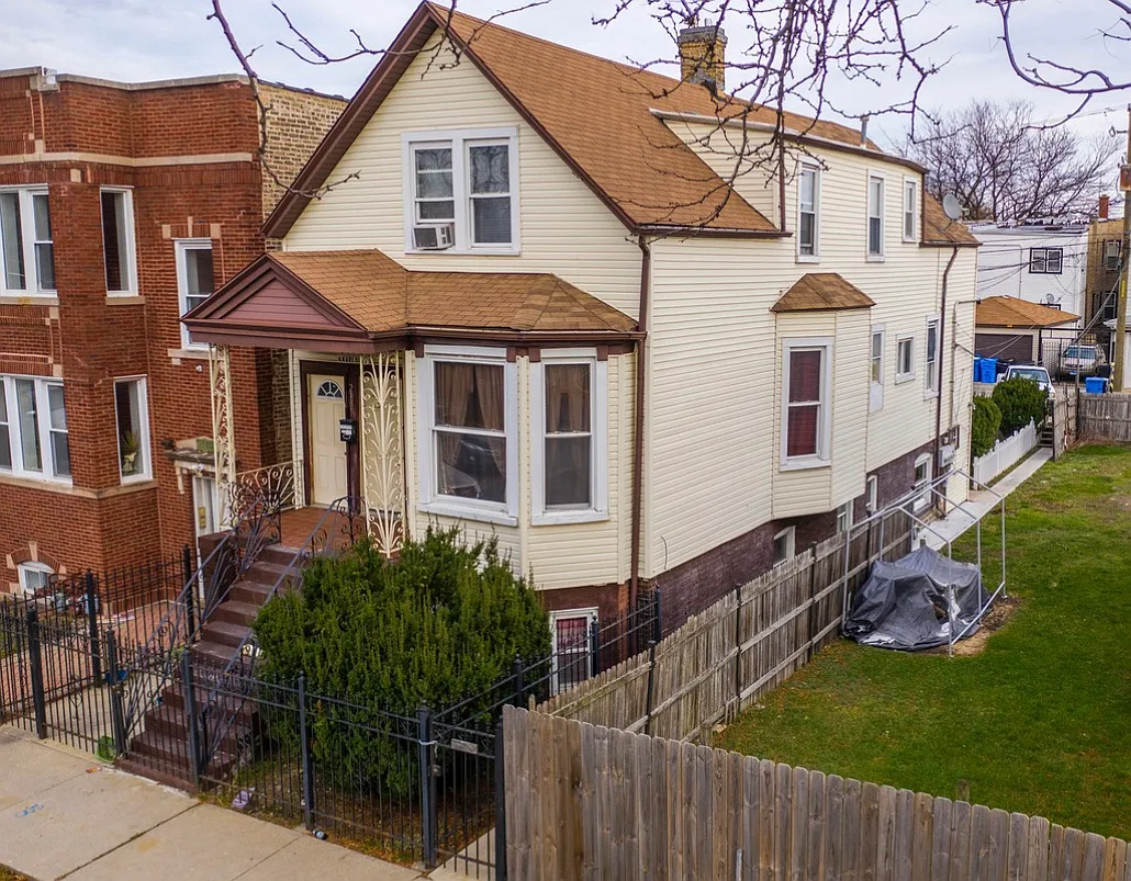 3 bed, 1000 sqft, $1,800 — Photo 1