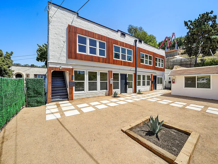 1558 Parmer Ave #1558 — Photo 9