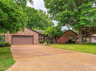 43 Illini Dr, Lincoln, IL 62656