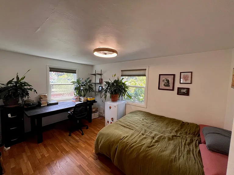 1049 E St — Photo 23