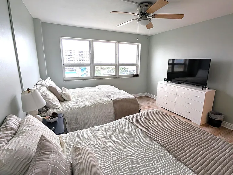 133 N Pompano Beach Blvd #806 — Photo 11