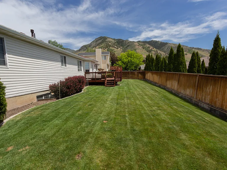 1452 Mountain Rd — Photo 29