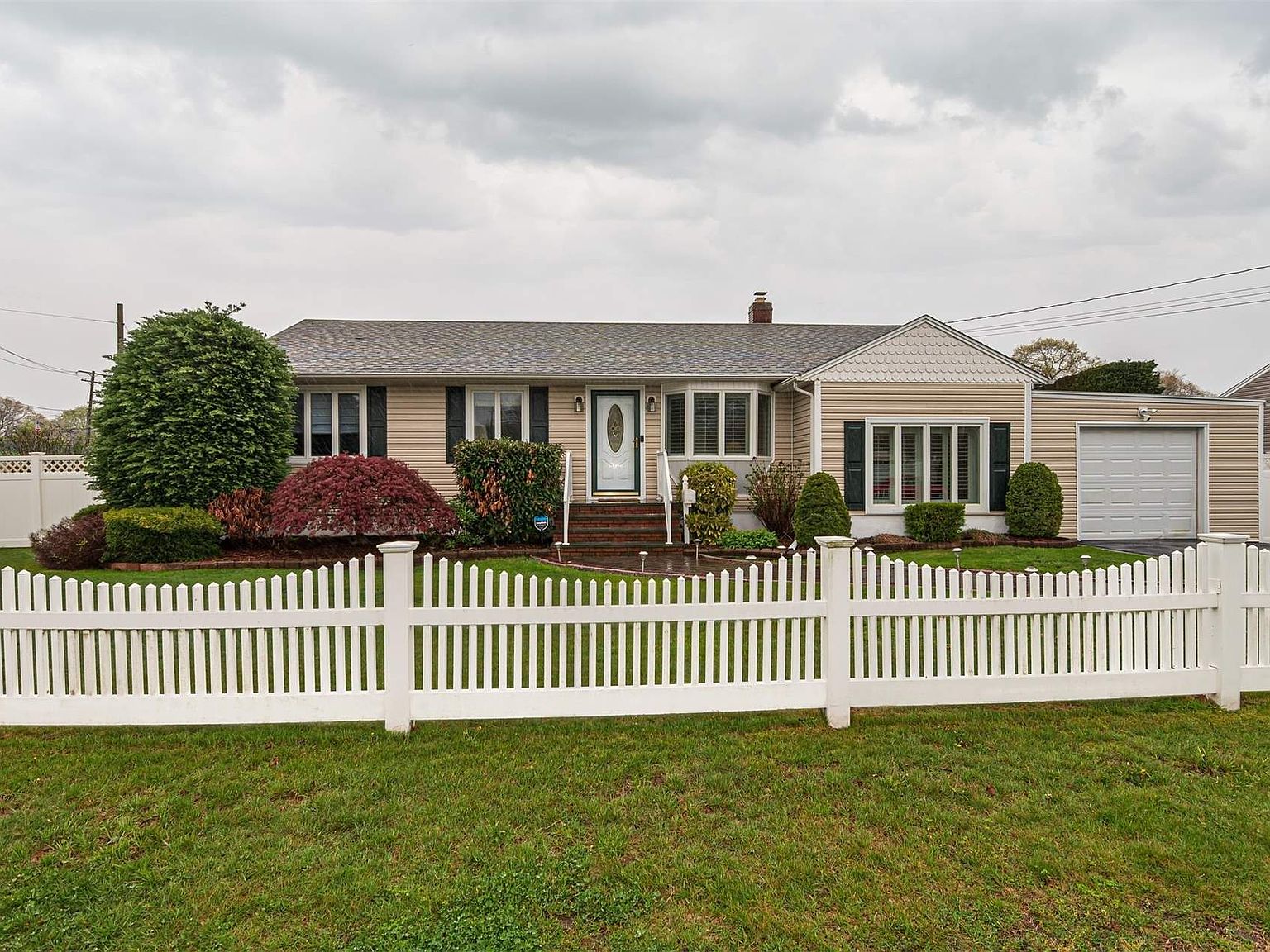 350 Aster Road, West Islip, NY 11795 Zillow