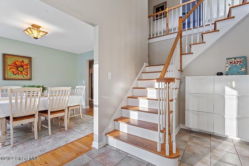 5th image of 8 Rosebay Road