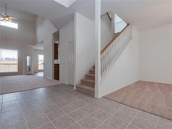 4th image of 411 Kings Creek Dr