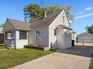 25616 Hoffmeyer St, Roseville, MI 48066