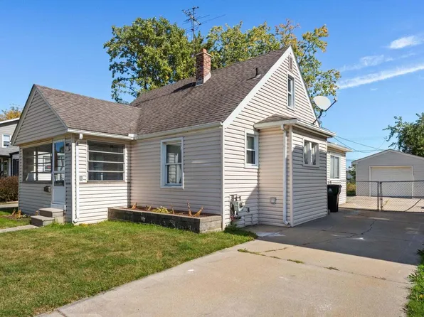 25616 Hoffmeyer St, Roseville, MI 48066