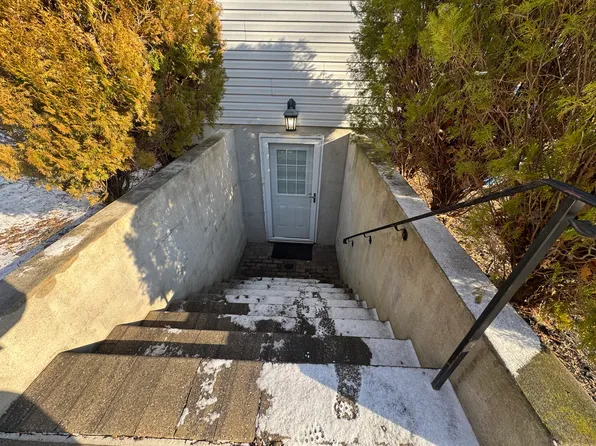 9 Monarch Ave, Selden, NY 11784